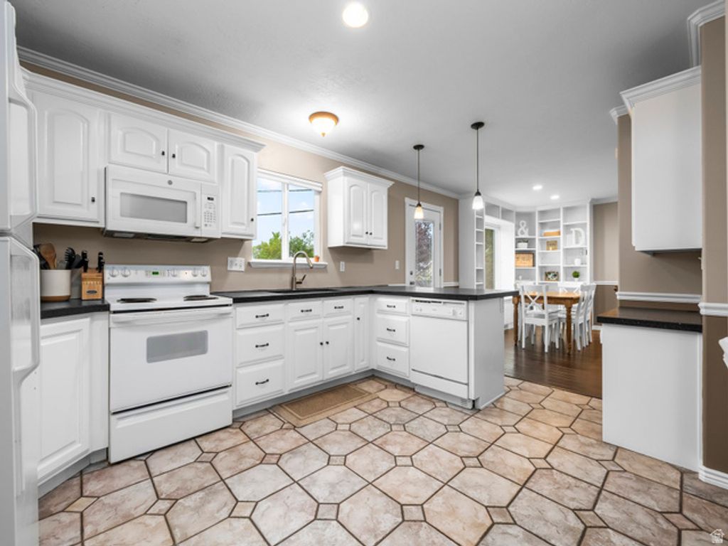 Image 10 of property listing at 807 HILLSDALE LN, Provo, UT 84606