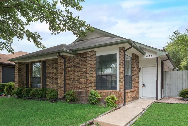 1309 Hackamore Street, Mesquite, TX 75149