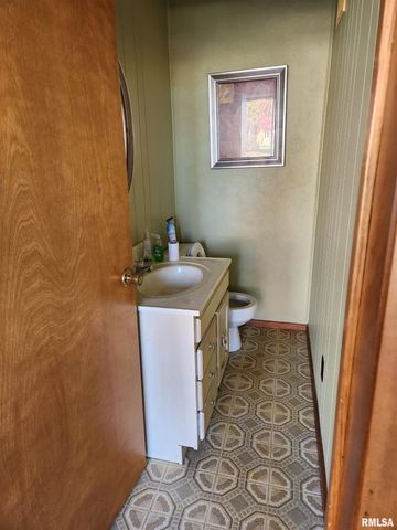 202 E WATER Street, Pinckneyville, IL 62274