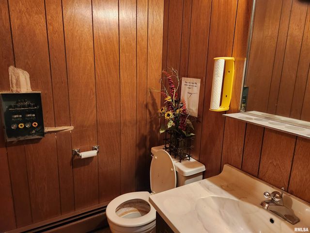 202 E WATER Street, Pinckneyville, IL 62274