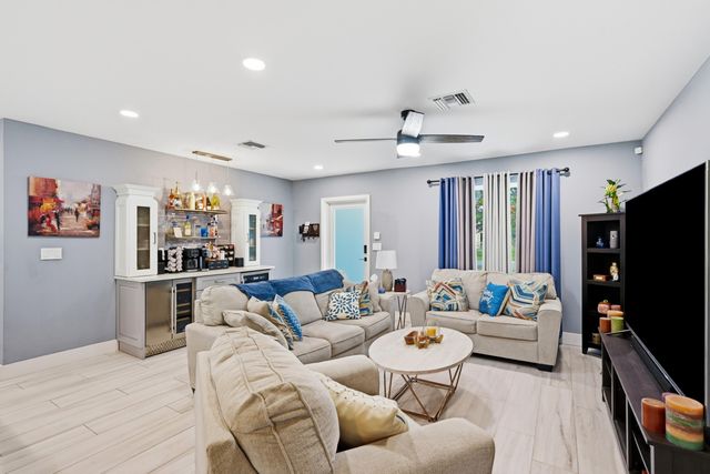 141 SE 8th Street, Pompano Beach, FL 33060