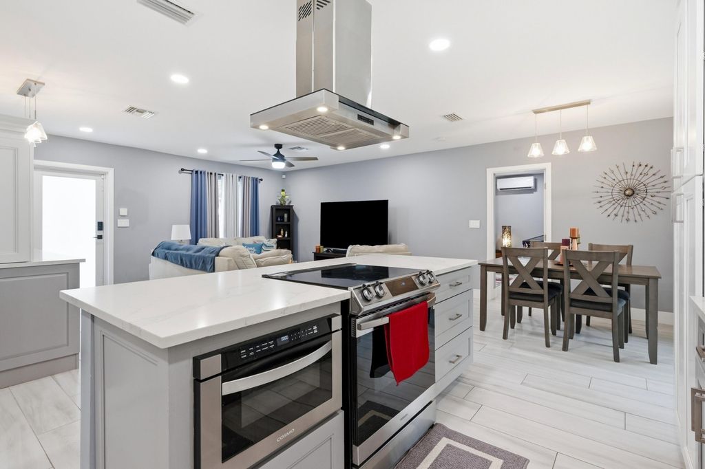 141 SE 8th Street, Pompano Beach, FL 33060