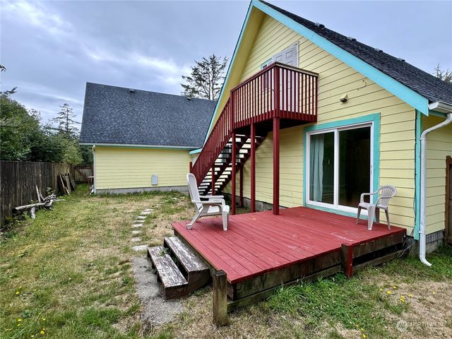 111 Vela Street SW, Ocean Shores, WA 98569