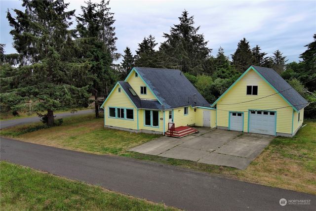 111 Vela Street SW, Ocean Shores, WA 98569
