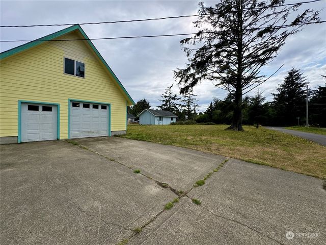111 Vela Street SW, Ocean Shores, WA 98569