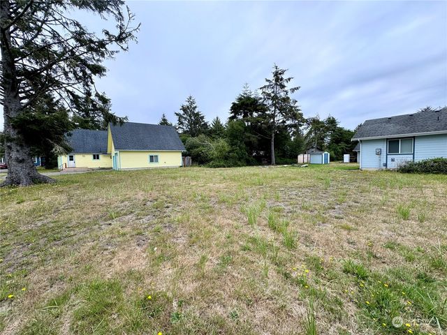 111 Vela Street SW, Ocean Shores, WA 98569