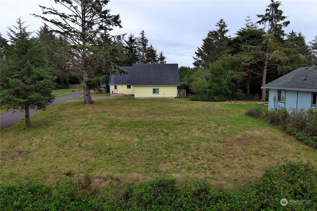 111 Vela Street SW, Ocean Shores, WA 98569