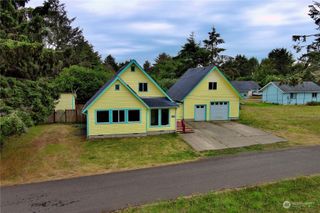 111 Vela Street SW, Ocean Shores, WA 98569
