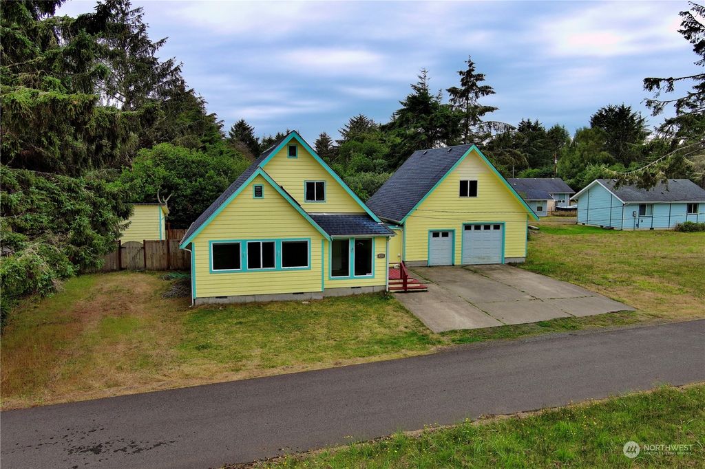 111 Vela Street SW, Ocean Shores, WA 98569