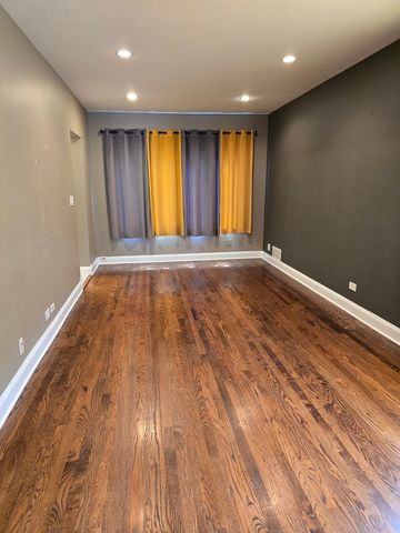 3760 N Osceola Avenue, Chicago, IL 60634