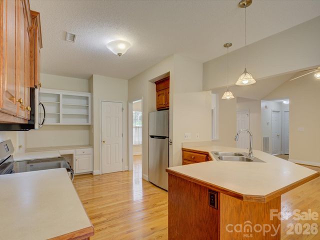 1527 Lavington Court, Gastonia, NC 28056