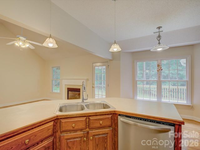 1527 Lavington Court, Gastonia, NC 28056