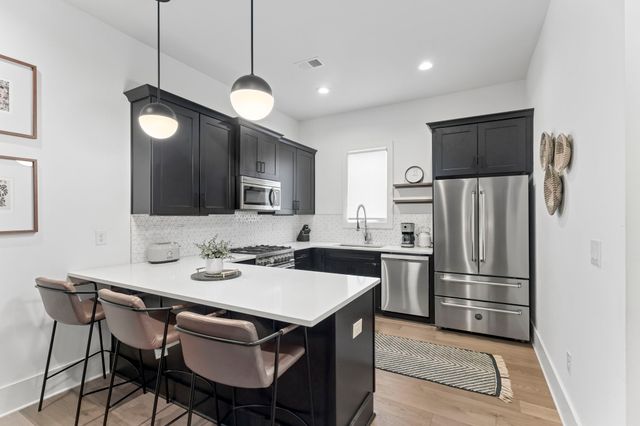 217 Taylor St, Nashville, TN 37208