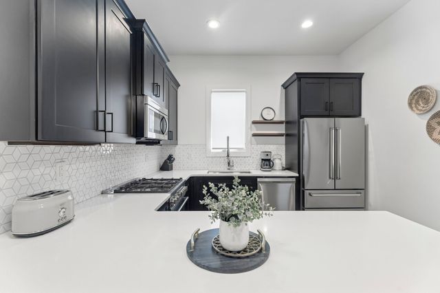 217 Taylor St, Nashville, TN 37208