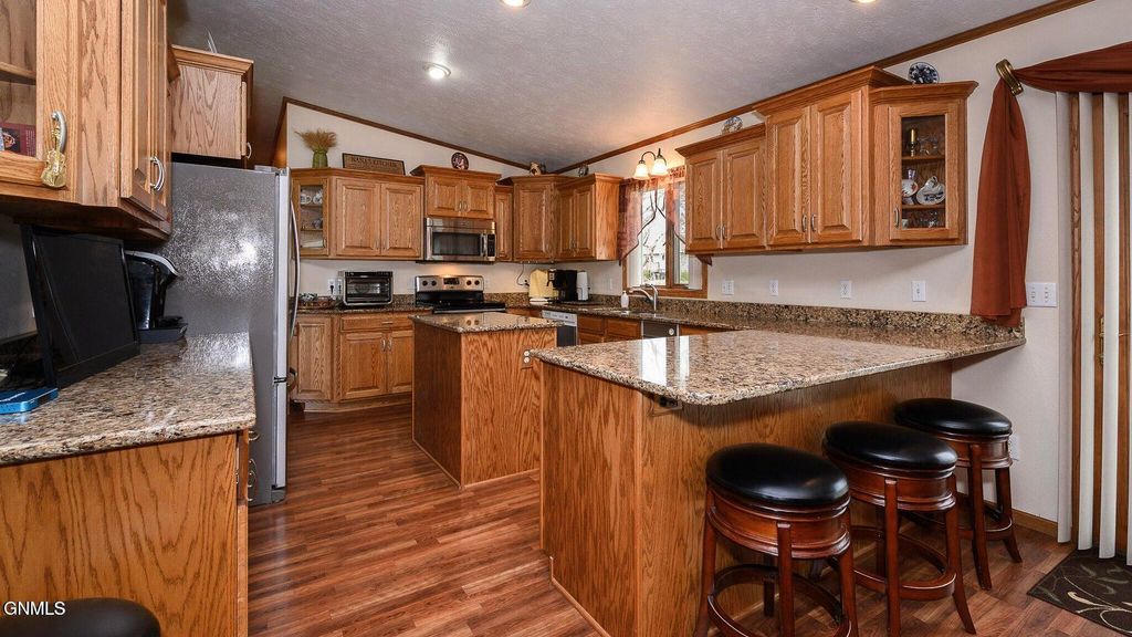 1140 Chestnut Drive, Washburn, ND 58577 photo 3