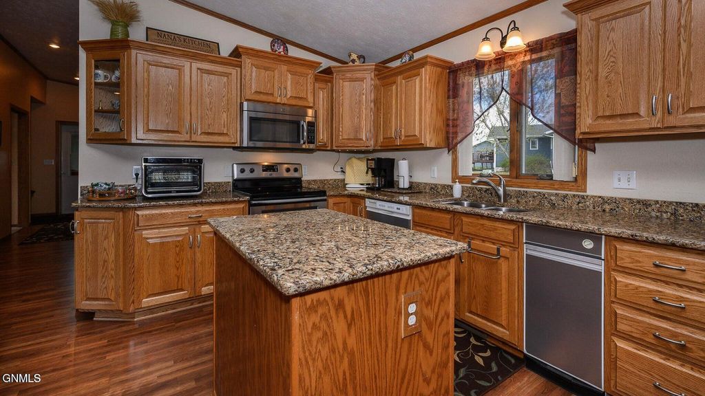 1140 Chestnut Drive, Washburn, ND 58577 photo 4
