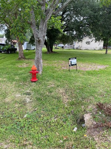 6914 Mike Street, Hitchcock, TX 77539