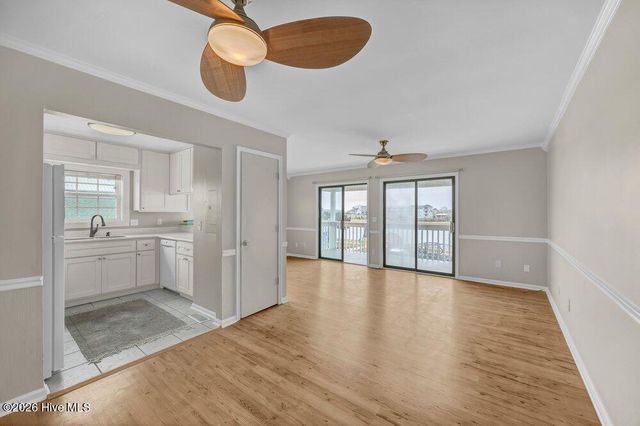 215 Atlanta Avenue Apt 3c, Carolina Beach, NC 28428