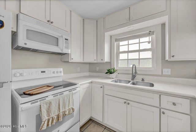 215 Atlanta Avenue Apt 3c, Carolina Beach, NC 28428