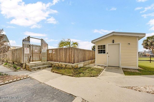 215 Atlanta Avenue Apt 3c, Carolina Beach, NC 28428