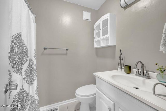 215 Atlanta Avenue Apt 3c, Carolina Beach, NC 28428