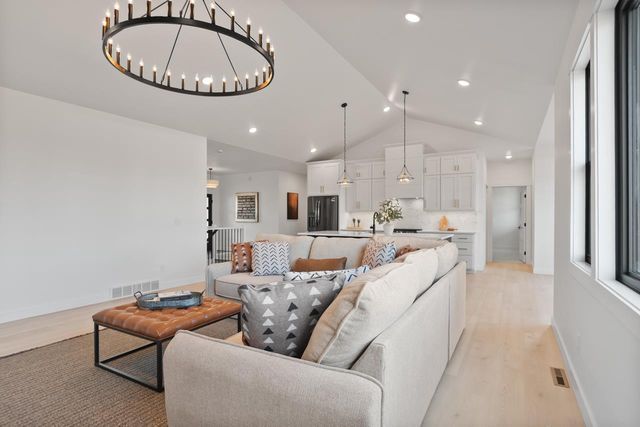 3379 GLENDALE AVENUE, Green Bay, WI 54313