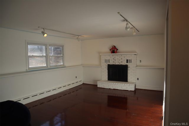 55 Oakland Avenue, Central Valley, NY 10917