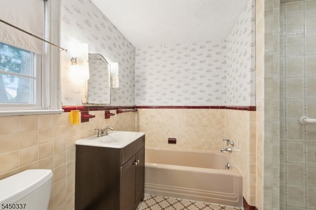 10 Reid Ave, Bloomfield Twp., NJ 07003