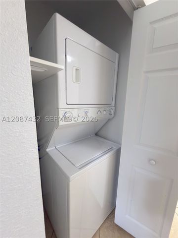 1000 Palm Trl 9, Delray Beach, FL 33483