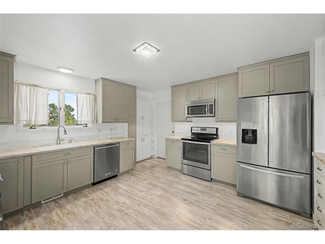 2555 Queen St, Denver, CO 80215