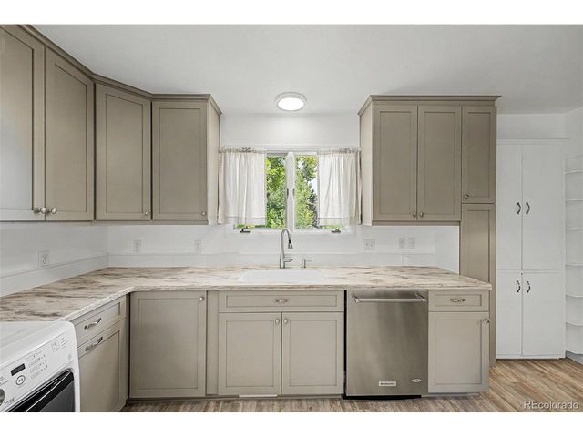 2555 Queen St, Denver, CO 80215