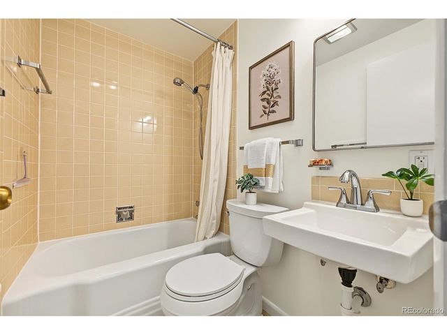 2555 Queen St, Denver, CO 80215