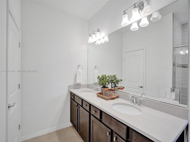 2343 Rollingwood Ct, Oakland Park, FL 33309