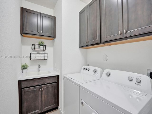 2343 Rollingwood Ct, Oakland Park, FL 33309