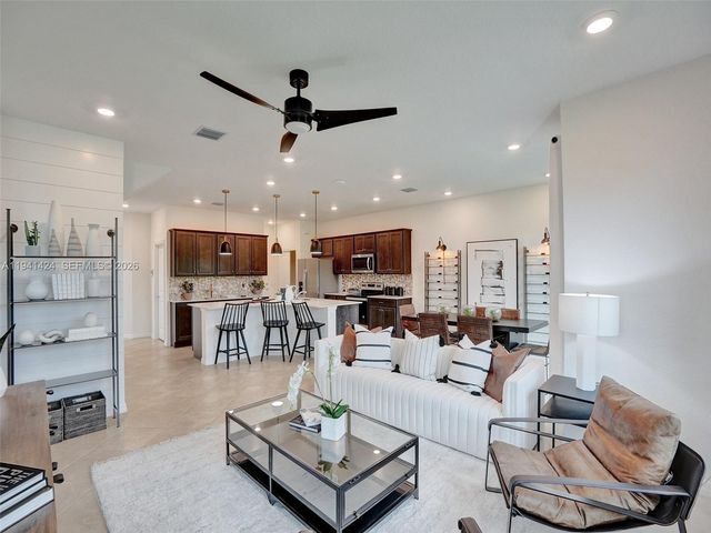 2343 Rollingwood Ct, Oakland Park, FL 33309