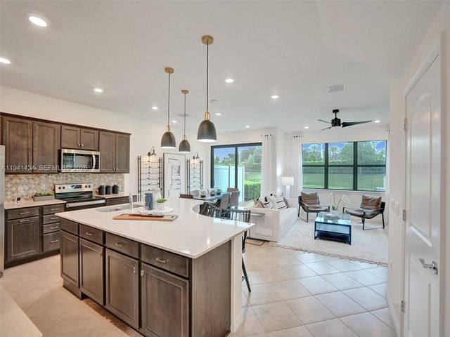 2343 Rollingwood Ct, Oakland Park, FL 33309