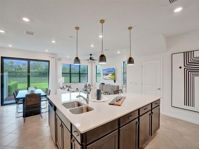 2343 Rollingwood Ct, Oakland Park, FL 33309