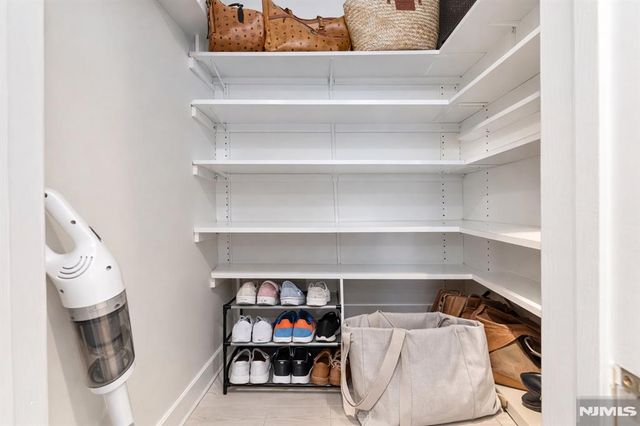 855 Valley Brook 2G, Lyndhurst, NJ 07071