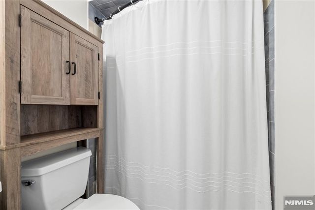 855 Valley Brook 2G, Lyndhurst, NJ 07071