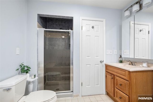 855 Valley Brook 2G, Lyndhurst, NJ 07071