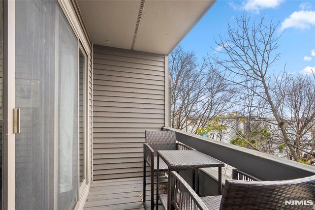 855 Valley Brook 2G, Lyndhurst, NJ 07071