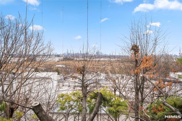 855 Valley Brook 2G, Lyndhurst, NJ 07071