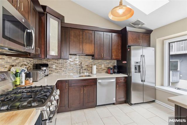 855 Valley Brook 2G, Lyndhurst, NJ 07071