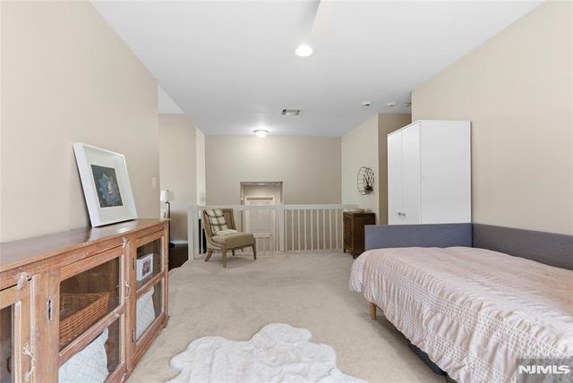 855 Valley Brook 2G, Lyndhurst, NJ 07071