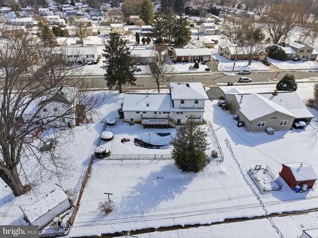 405 SUNSET DR, Downingtown, PA 19335