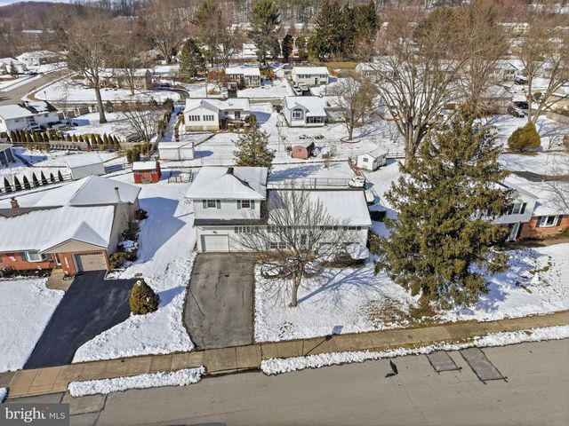 405 SUNSET DR, Downingtown, PA 19335