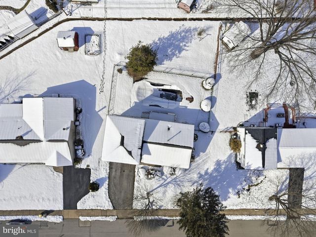 405 SUNSET DR, Downingtown, PA 19335