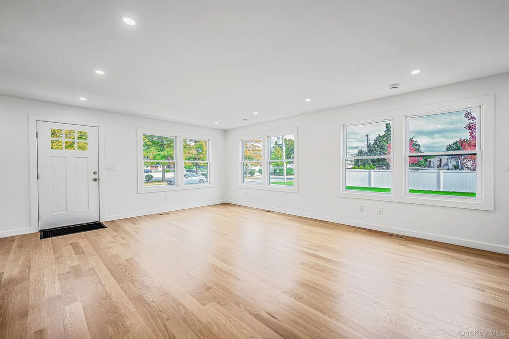 4 Lee Avenue, Bay Shore, NY 11706 — photo 5