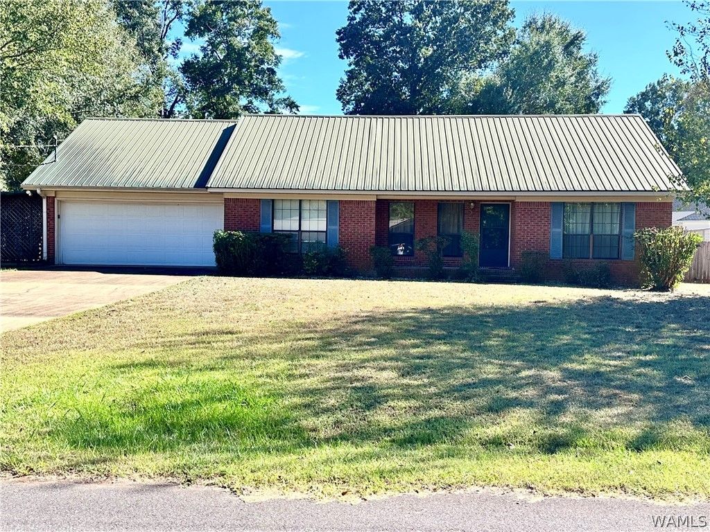 111 Burke, Moundville, AL 35474