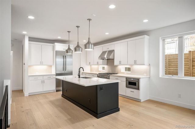 290 Monroe Street, Denver, CO 80206